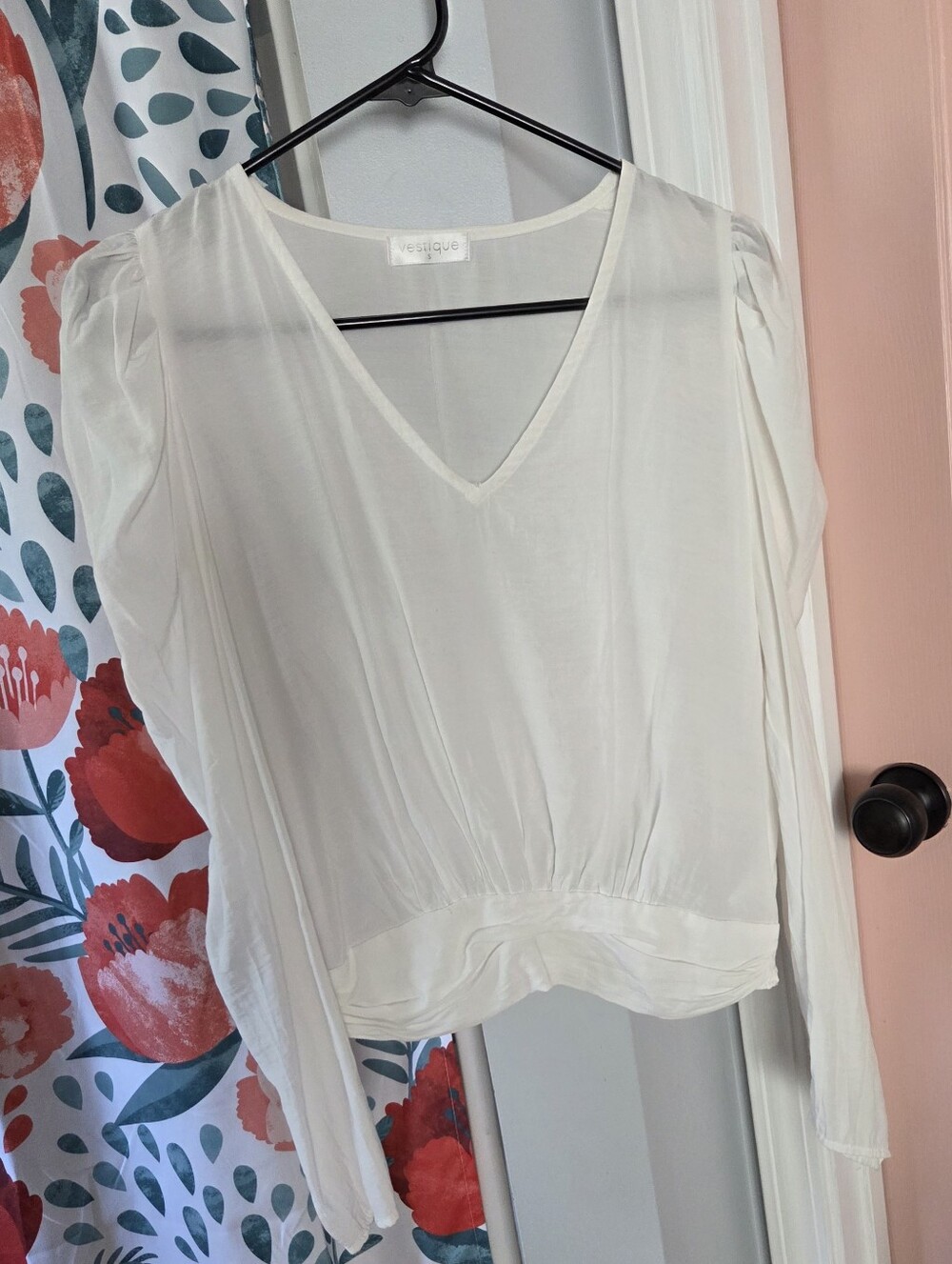 vestique Cream V-Neck Long Sleeve Blouse